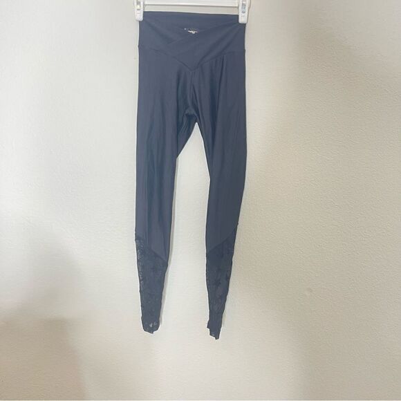 Beach Riot Black Cosmo Star Leggings with Star Mesh Detail Size X-Small - Picture 1 of 3
